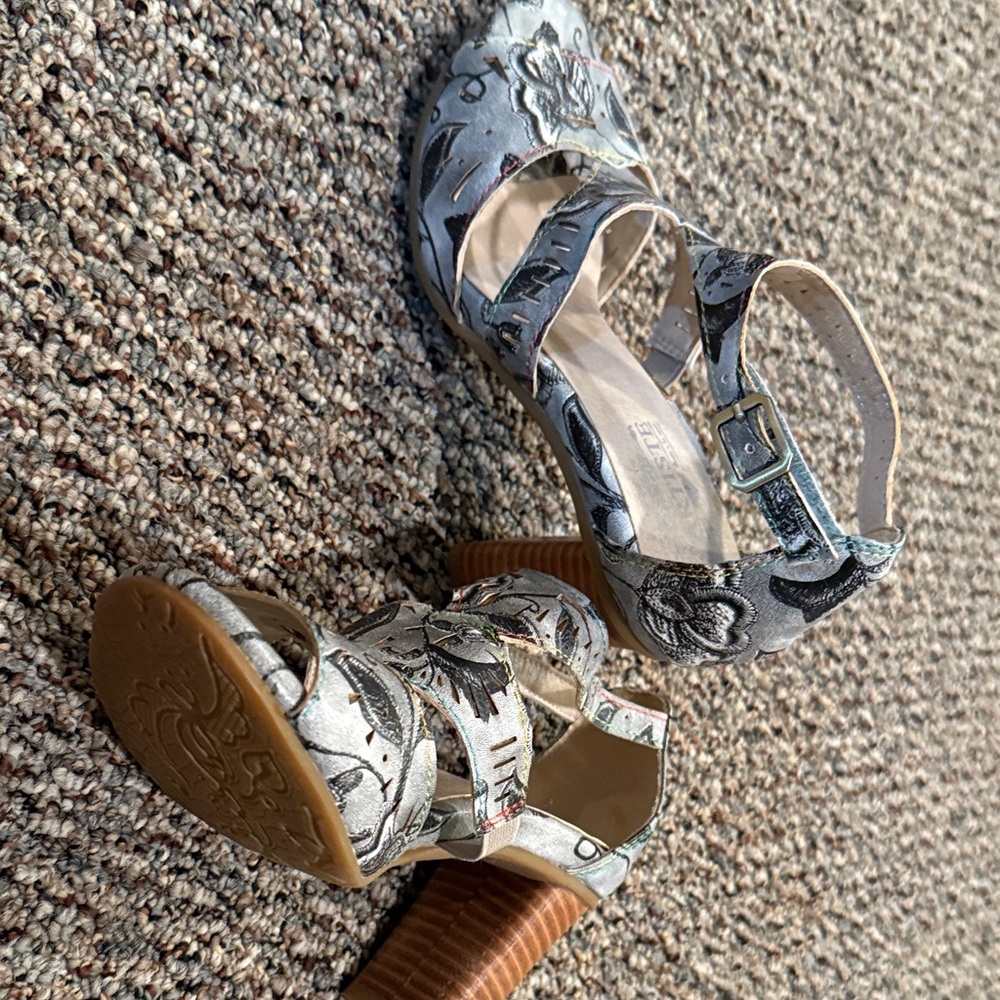 Chic Gray Patterned Women's Heels - image 4